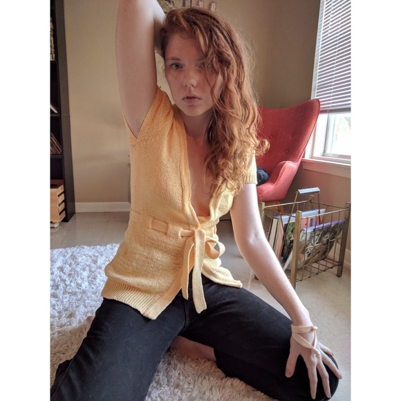 🌻 yellow knit wrap - Picture 3 of 6